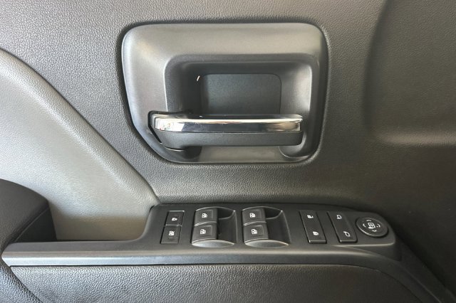 Used 2018 Chevrolet Silverado 1500 Custom w/ Custom Value Package RWD image 12