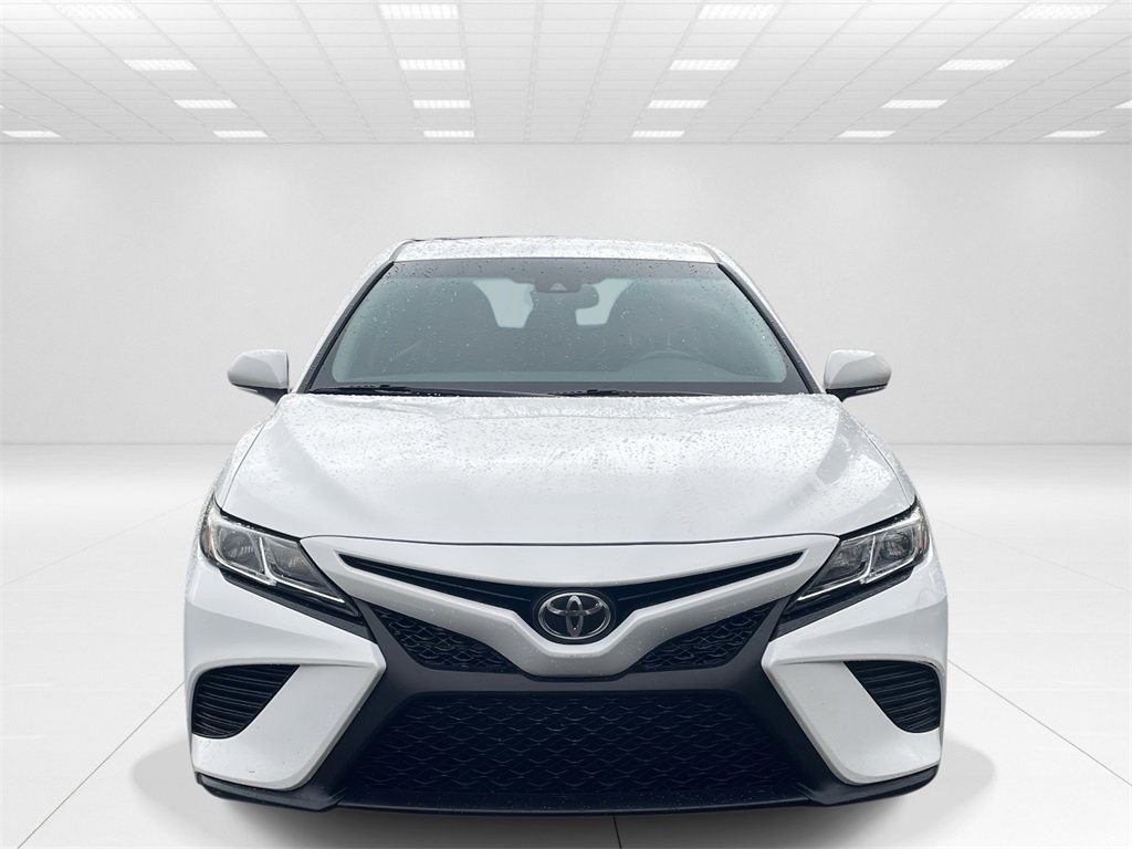 Used 2018 Toyota Camry SE image 2