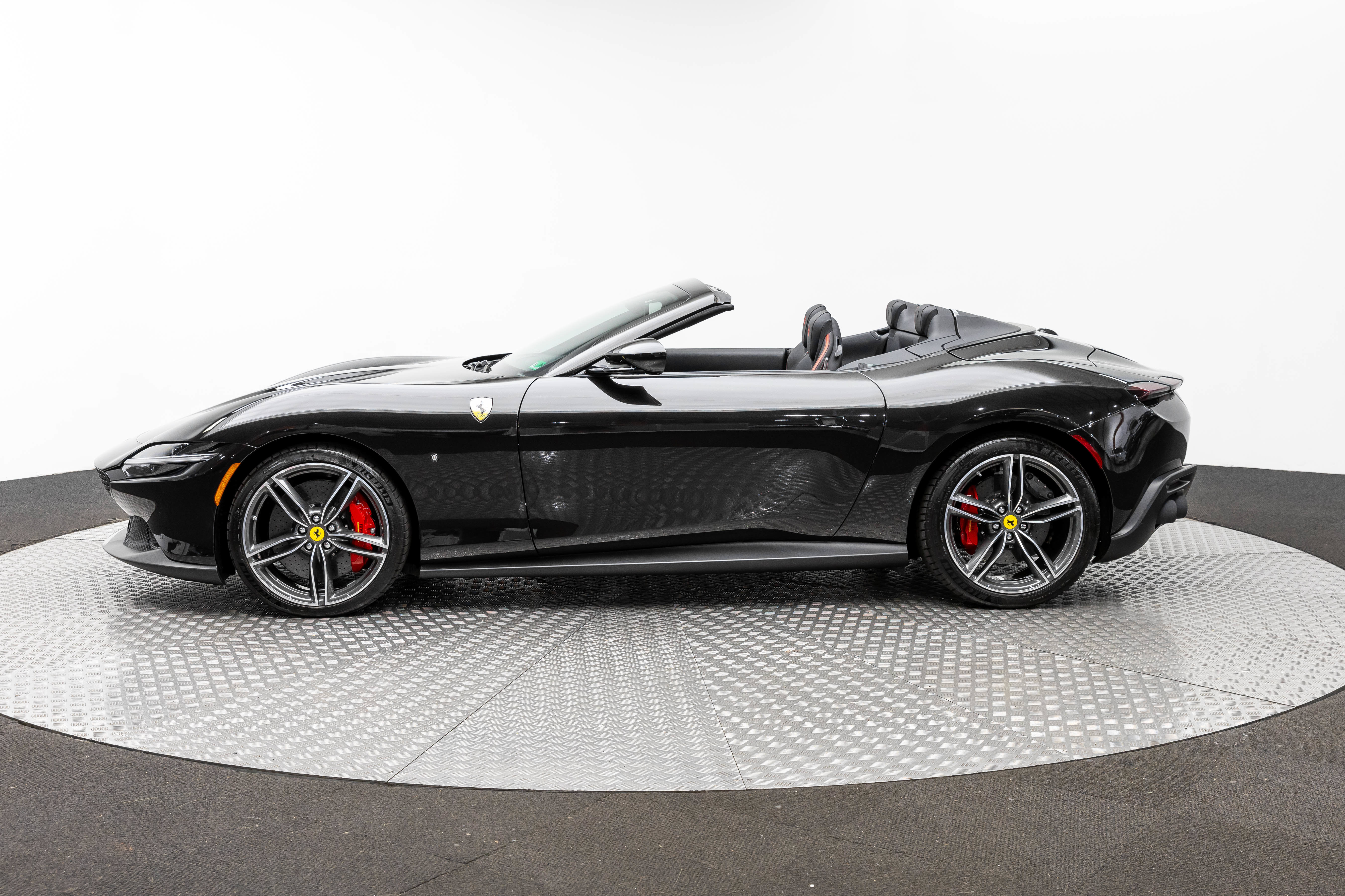 Used 2025 Ferrari Roma Spider RWD image 2