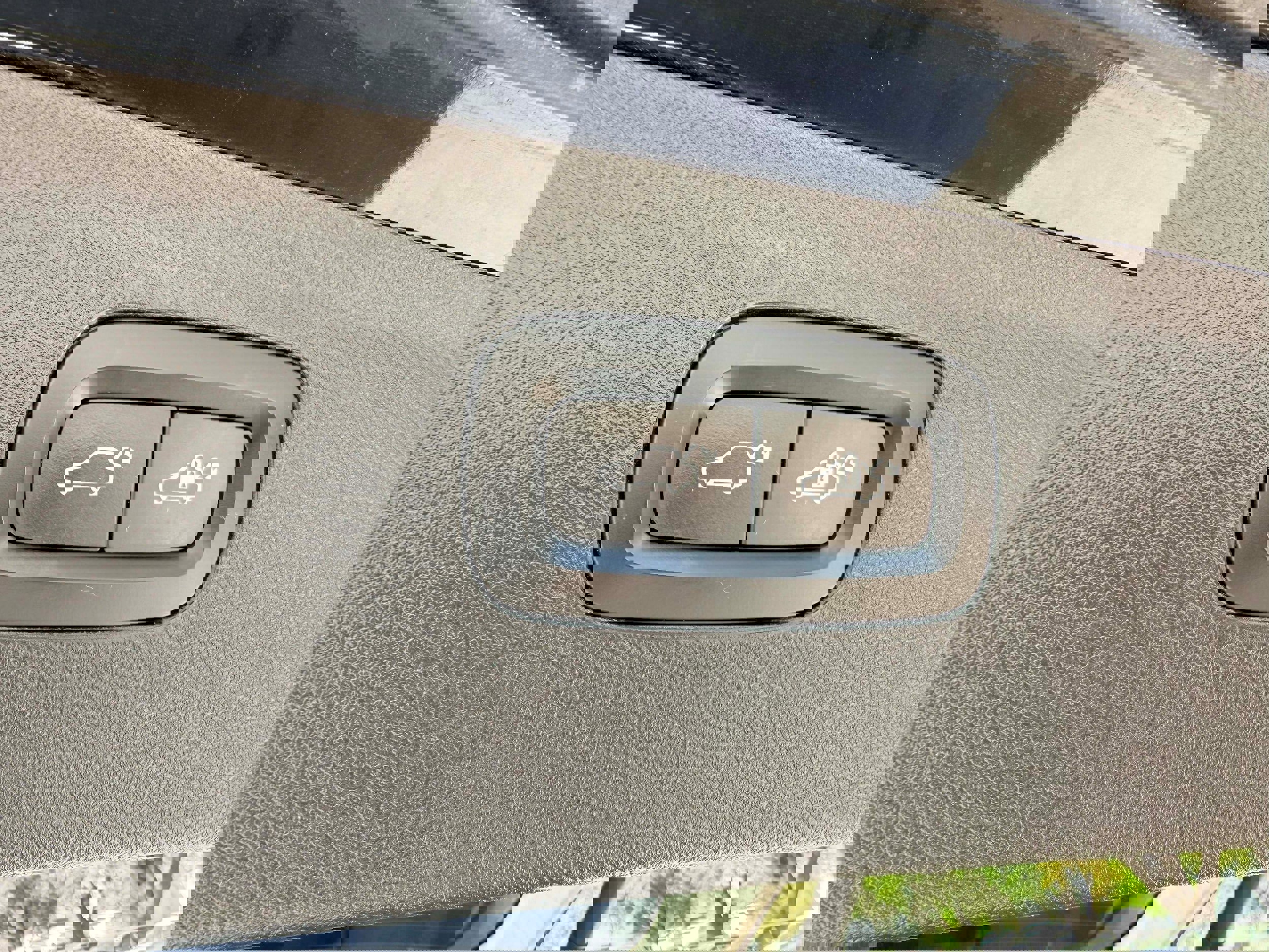 Used 2016 Volvo XC90 T8 Inscription w/ Vision Package image 25