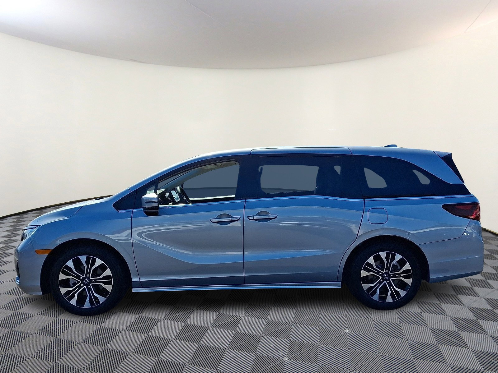 Used 2025 Honda Odyssey Elite image 4