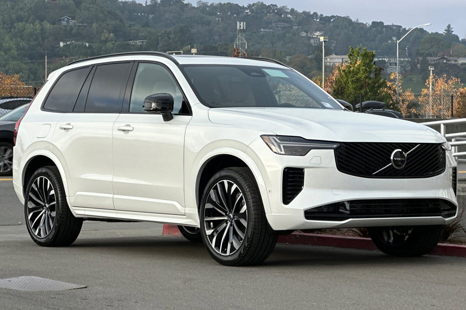 New 2026 Volvo XC90 B6 Ultra w/ Protection Package image 9