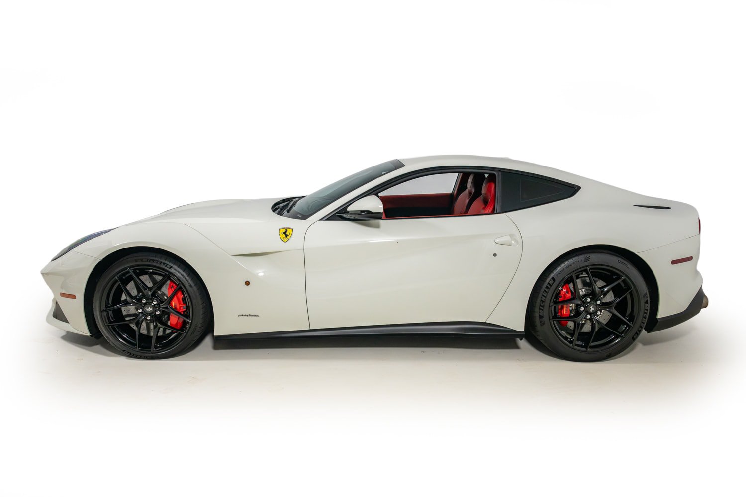 Used 2016 Ferrari F12 Berlinetta RWD image 3