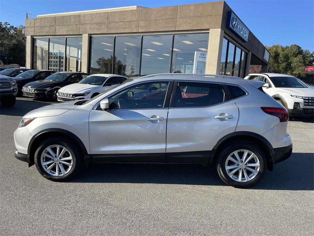 Used 2017 Nissan Rogue Sport SV w/ SV Premium Package image 2