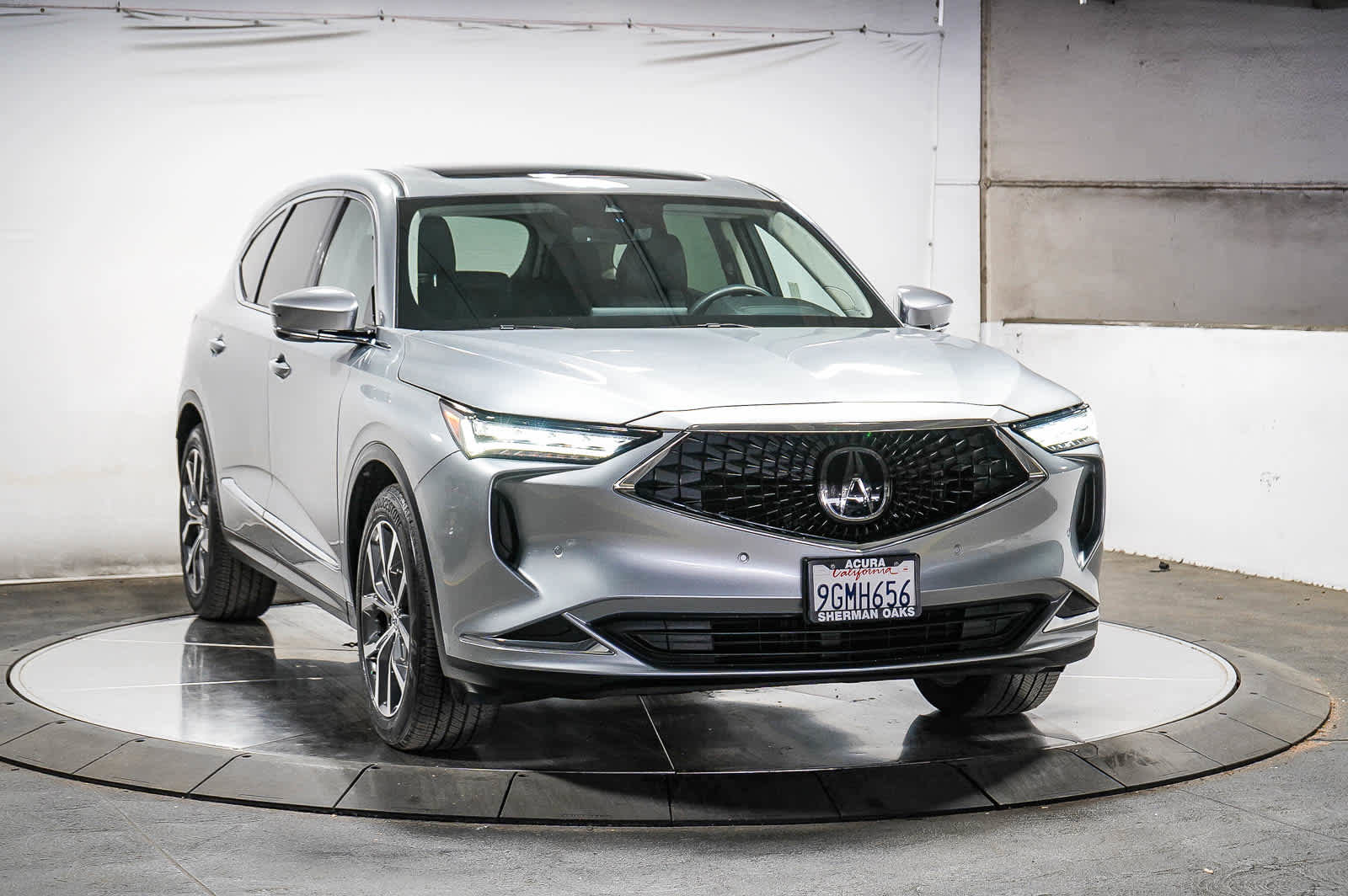 Used 2023 Acura MDX SH-AWD w/ Technology Package image 2