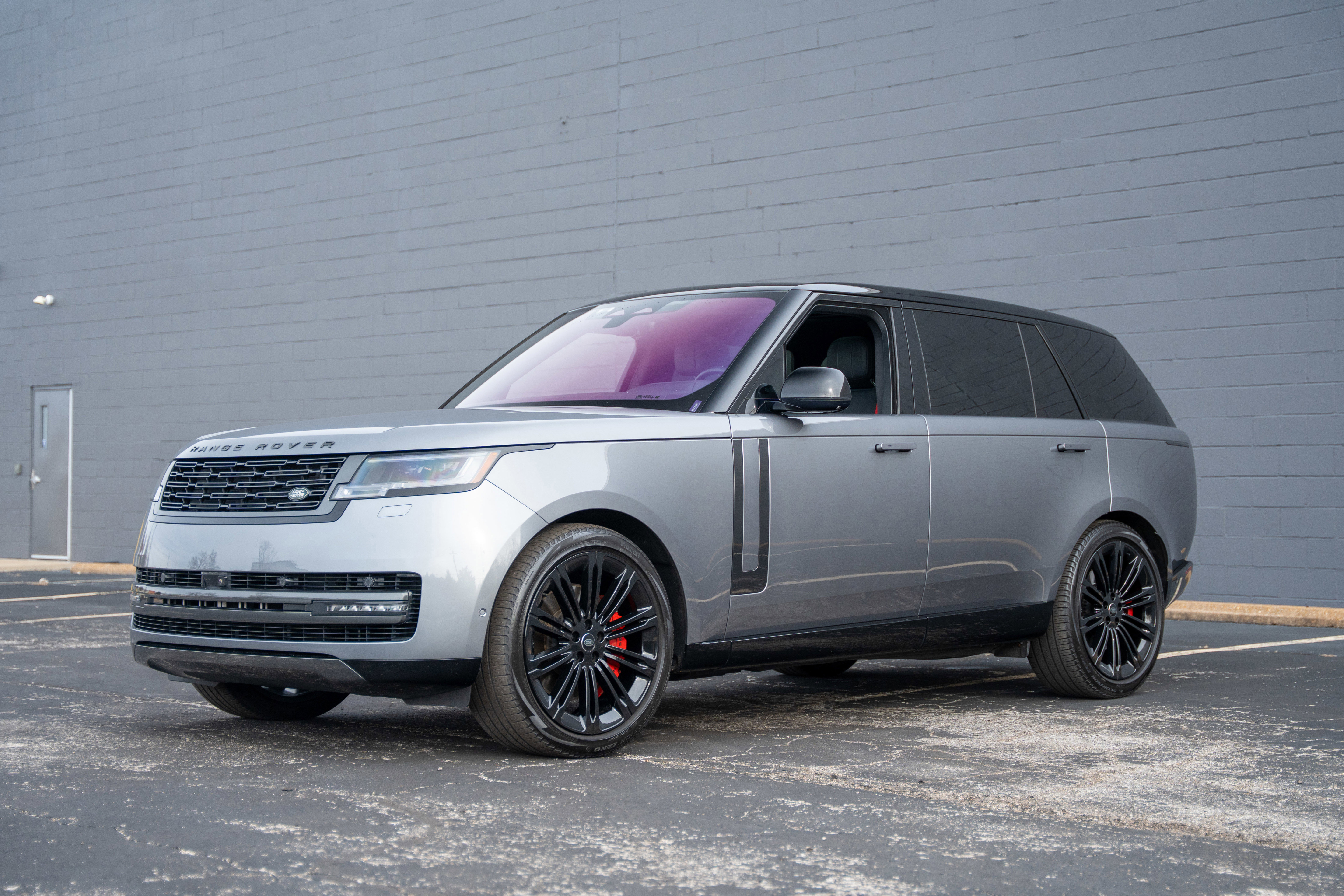 Used 2023 Land Rover Range Rover Long Wheelbase SE AWD/4WD image 1