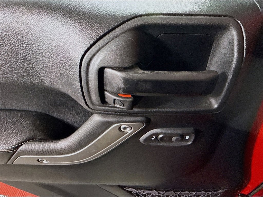 Used 2017 Jeep Wrangler Unlimited Freedom Edition image 16
