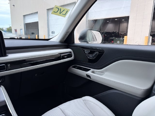 New 2027 Lincoln Aviator AWD image 20