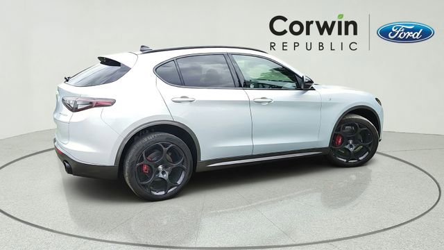 Used 2024 Alfa Romeo Stelvio Ti w/ Performance Driving Package AWD/4WD image 6