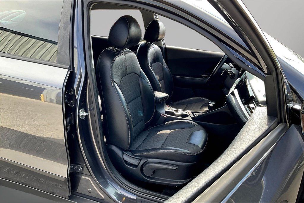 Used 2020 Kia Niro EX FWD image 28