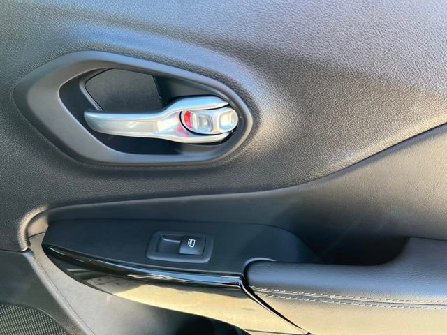 Certified 2023 Jeep Cherokee Altitude Lux w/ Lux Elite Package image 21