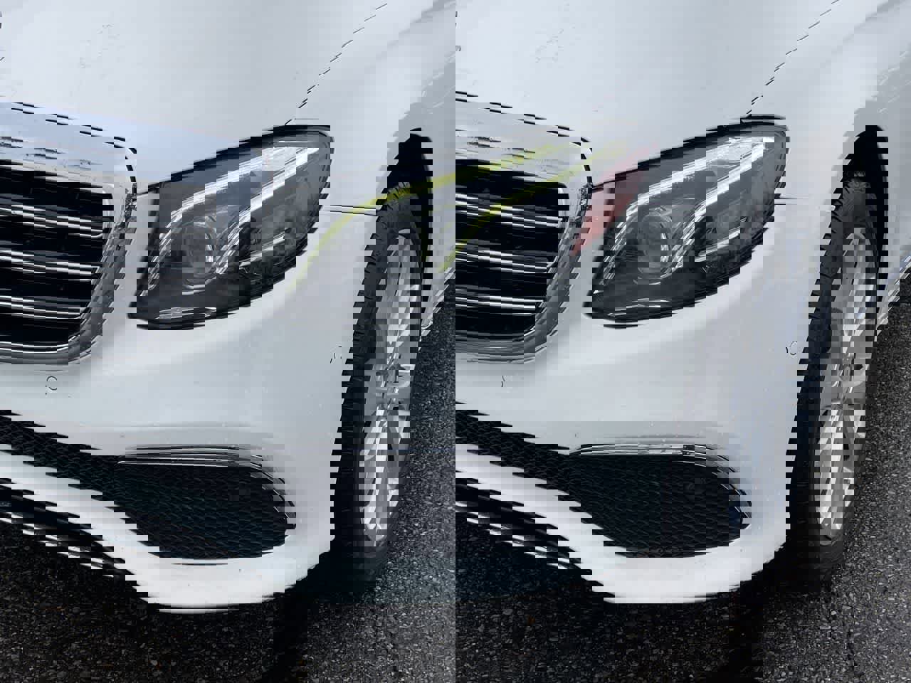 Used 2017 Mercedes-Benz E 400 4MATIC Wagon image 37