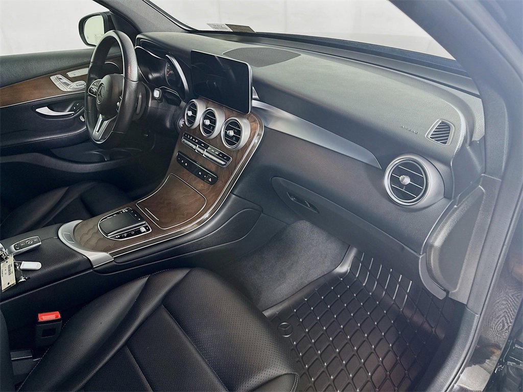 Used 2021 Mercedes-Benz GLC 300 4MATIC w/ Premium Package image 31