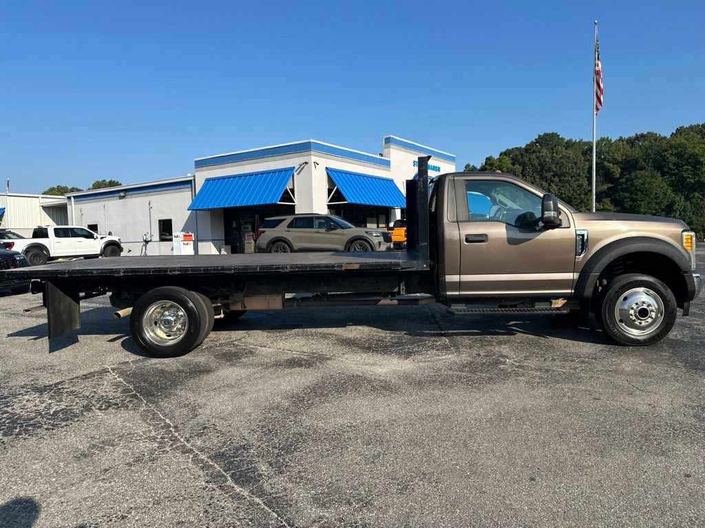 Used 2017 Ford F550 4x4 Regular Cab Super Duty image 2