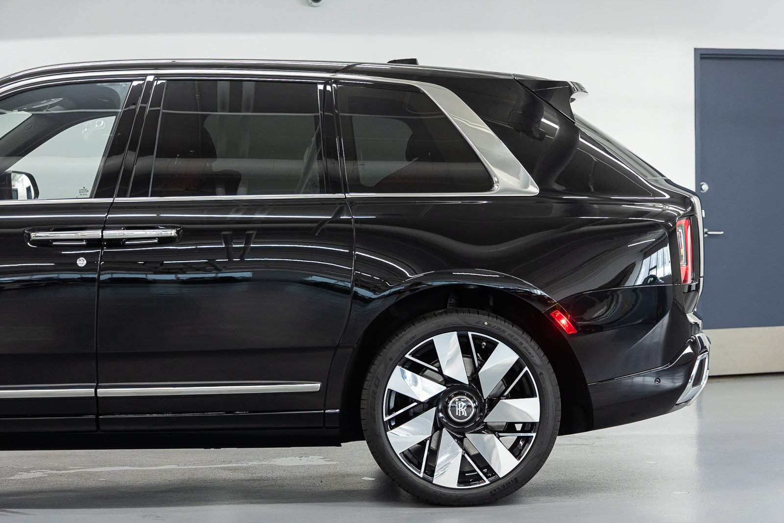 New 2026 Rolls-Royce Cullinan AWD/4WD image 15