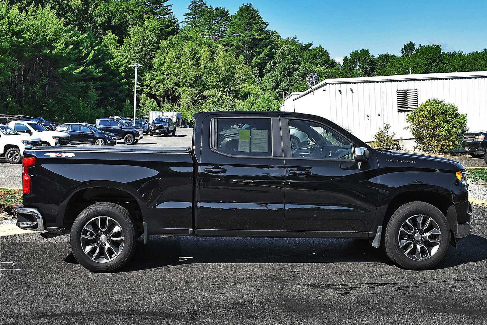 Used 2023 Chevrolet Silverado 1500 LT w/ Leather Package AWD/4WD image 6