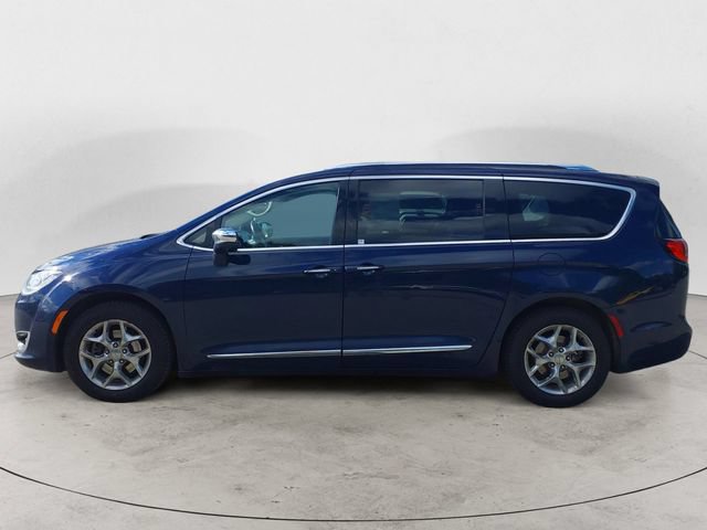 Used 2017 Chrysler Pacifica Limited w/ UConnect Theater Package FWD image 8