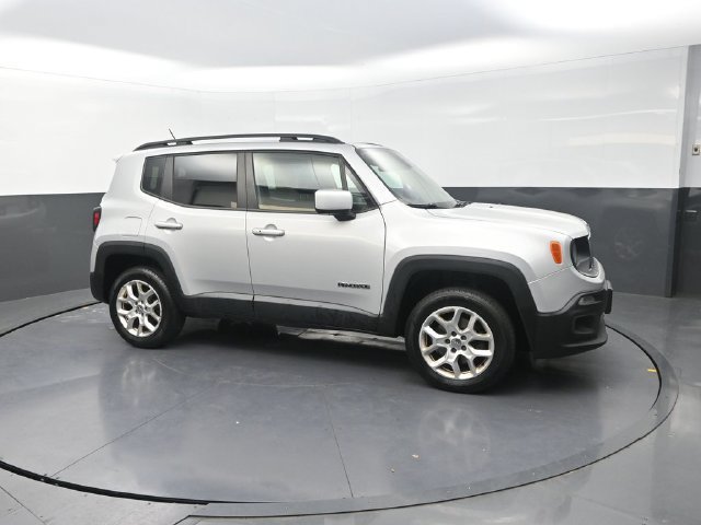 Used 2017 Jeep Renegade Latitude w/ Cold Weather Group AWD/4WD image 10