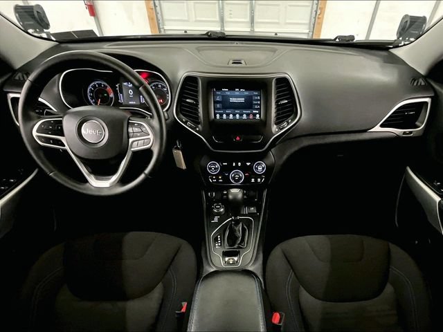 Used 2019 Jeep Cherokee Latitude AWD/4WD image 14