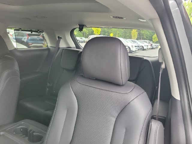 New 2027 Kia Carnival SX w/ Dark Edition Package FWD image 18