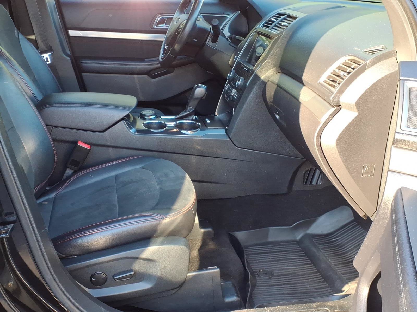 Used 2019 Ford Explorer XLT w/ Equipment Group 202A AWD/4WD image 5