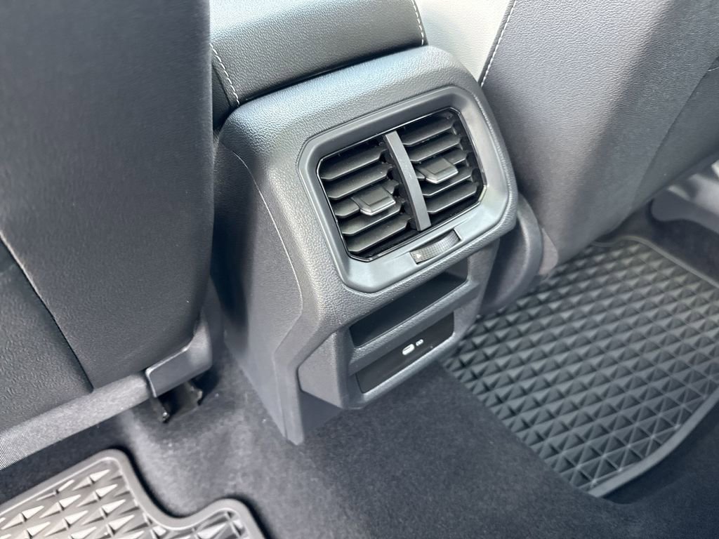 New 2025 Volkswagen Taos SE AWD/4WD image 29