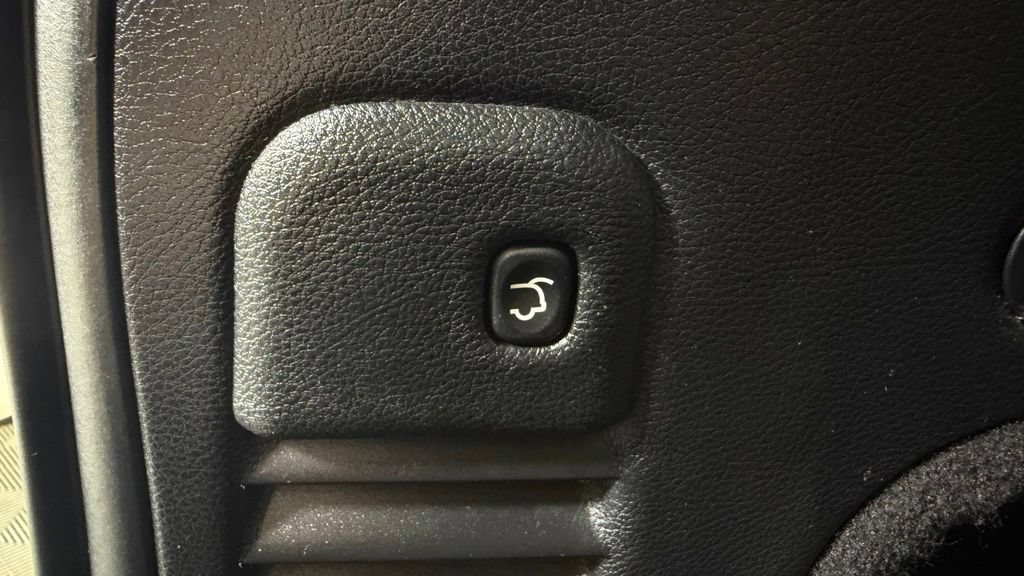 Used 2019 Jeep Grand Cherokee Altitude AWD/4WD image 13