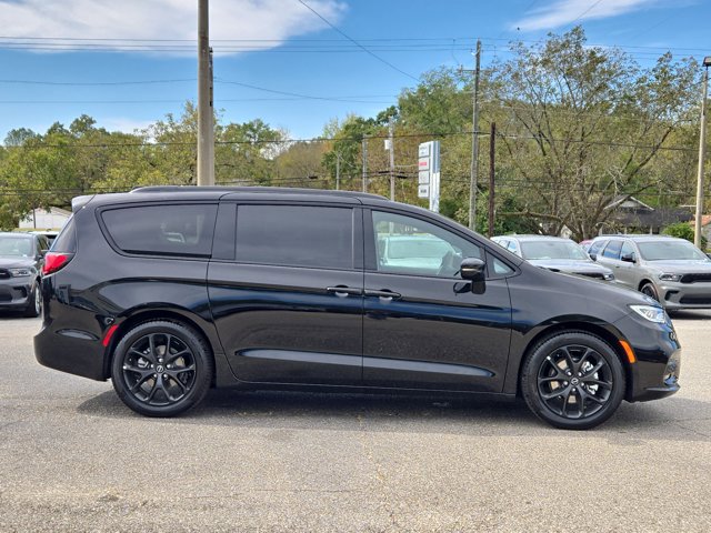 New 2026 Chrysler Pacifica Limited w/ S Appearance Package image 6