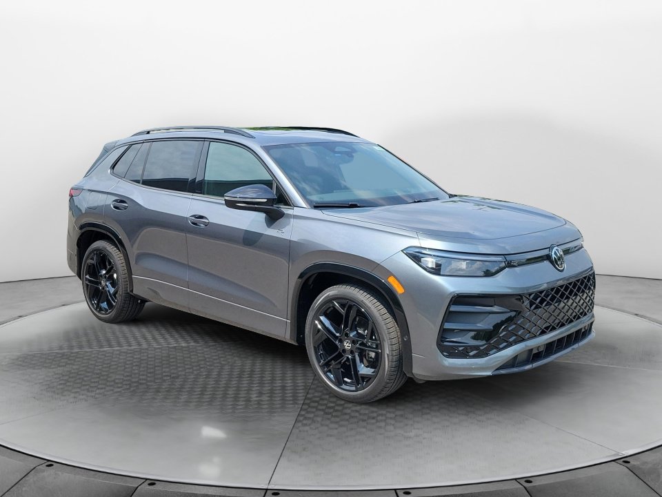 New 2026 Volkswagen Tiguan SE R-Line FWD image 1