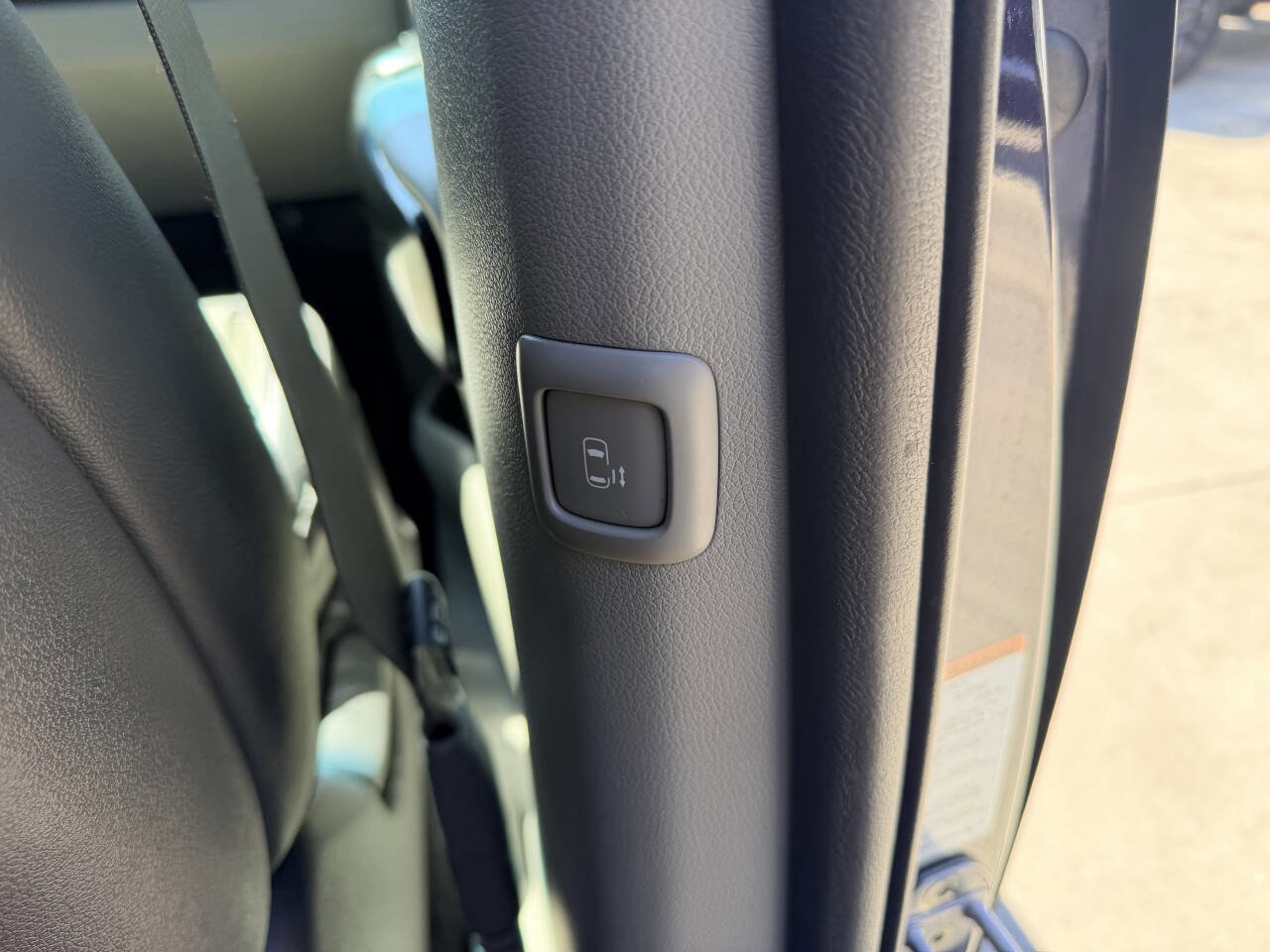 Used 2018 Kia Sedona EX image 46