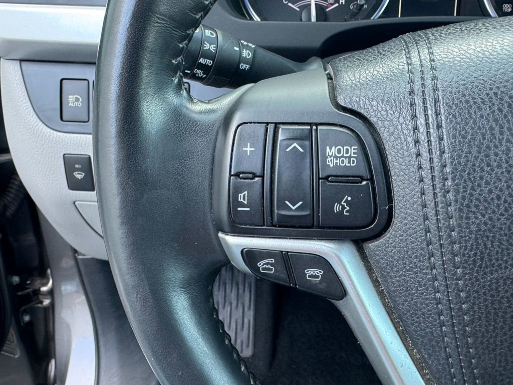 Used 2015 Toyota Highlander Limited Platinum image 26