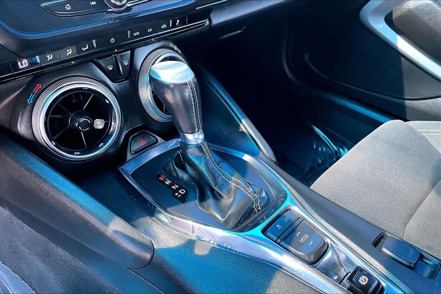 Used 2022 Chevrolet Camaro LT RWD image 15