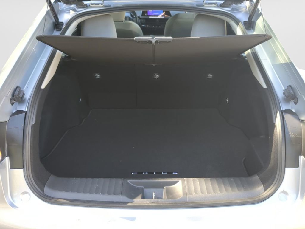Used 2025 Toyota Prius LE FWD image 11