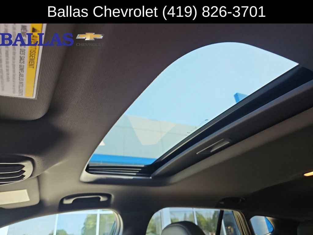 Used 2025 Chevrolet Trax RS w/ Sunroof Package FWD image 19
