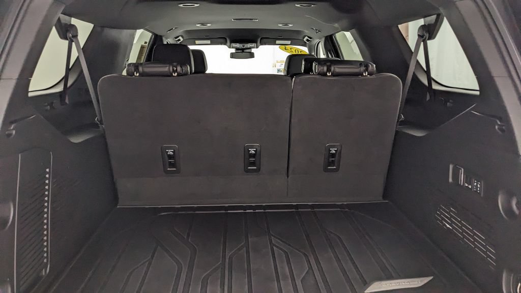 Used 2024 Chevrolet Suburban RST w/ Luxury Package AWD/4WD image 7