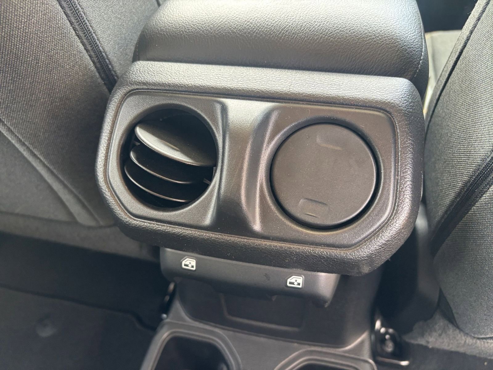 Used 2025 Jeep Wrangler Unlimited Sport AWD/4WD image 22