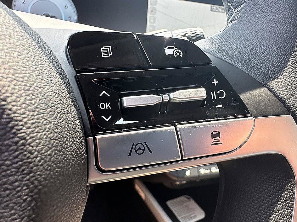 New 2026 Hyundai Elantra Limited FWD image 14