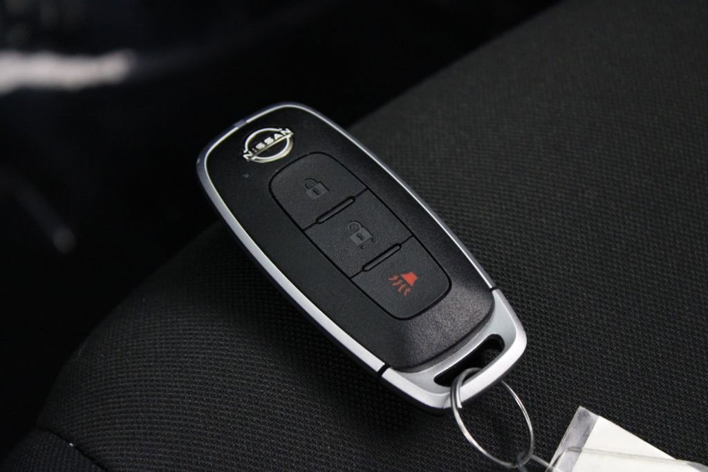 Certified 2025 Nissan Kicks Play S image 28