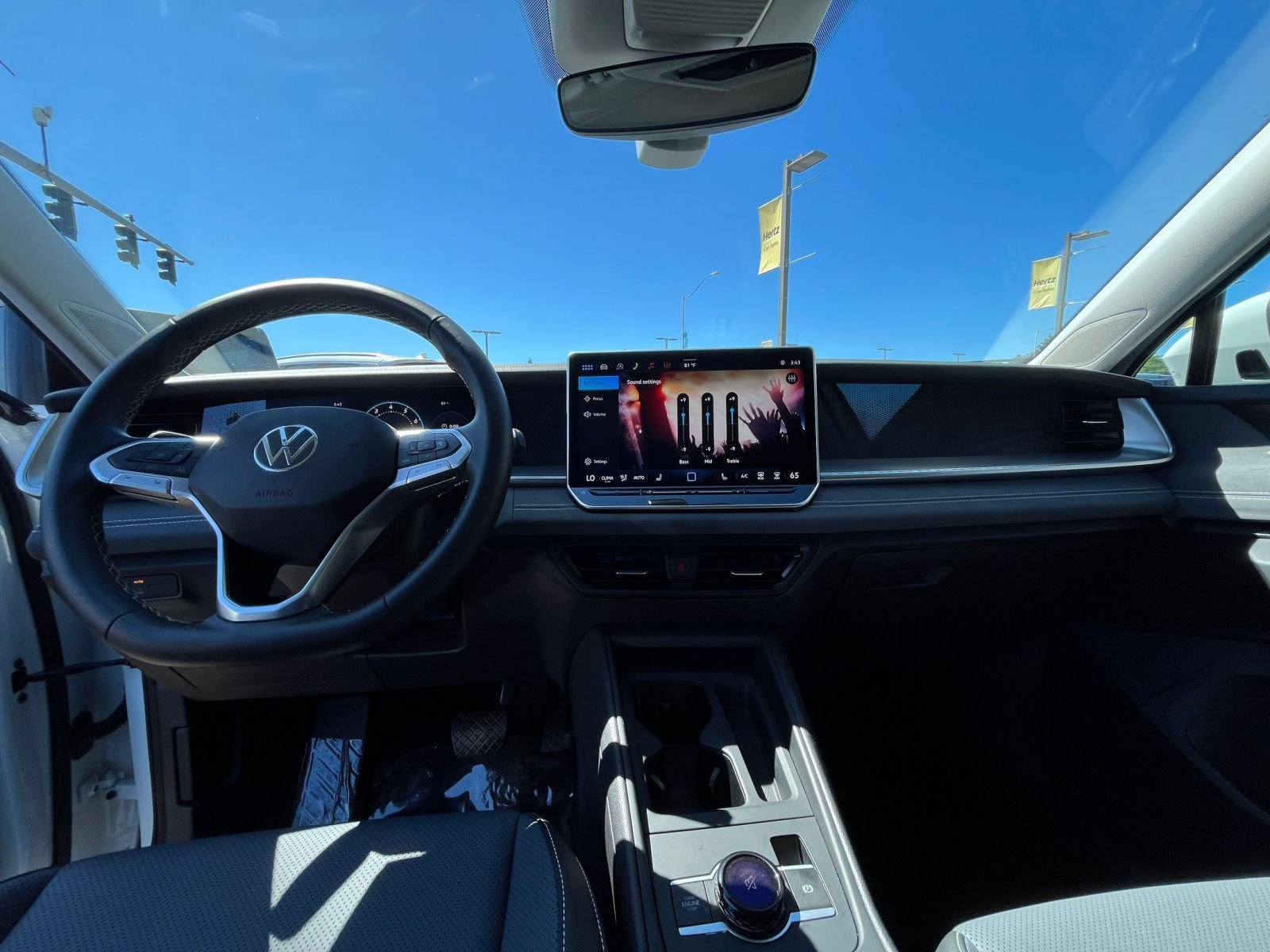 Used 2026 Volkswagen Tiguan SE FWD image 30