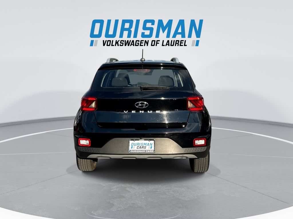 Used 2023 Hyundai Venue SEL w/ Cargo Package FWD image 7