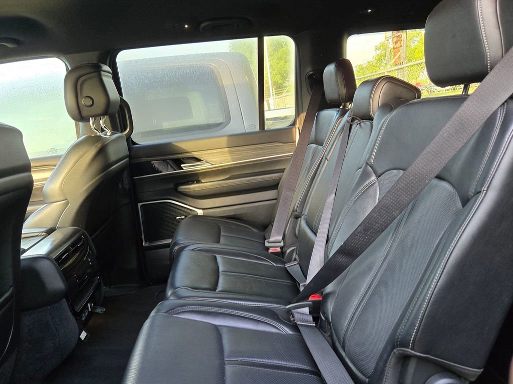 Used 2024 Jeep Wagoneer Series II w/ Flexible Seating Group RWD image 11