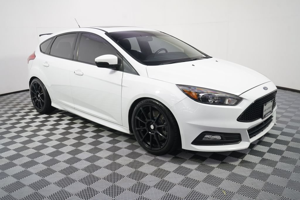 Used 2018 Ford Focus ST w/ Equipment Group 401A FWD image 8