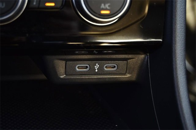 Certified 2024 Volkswagen Jetta SE w/ Panoramic Sunroof Package image 16