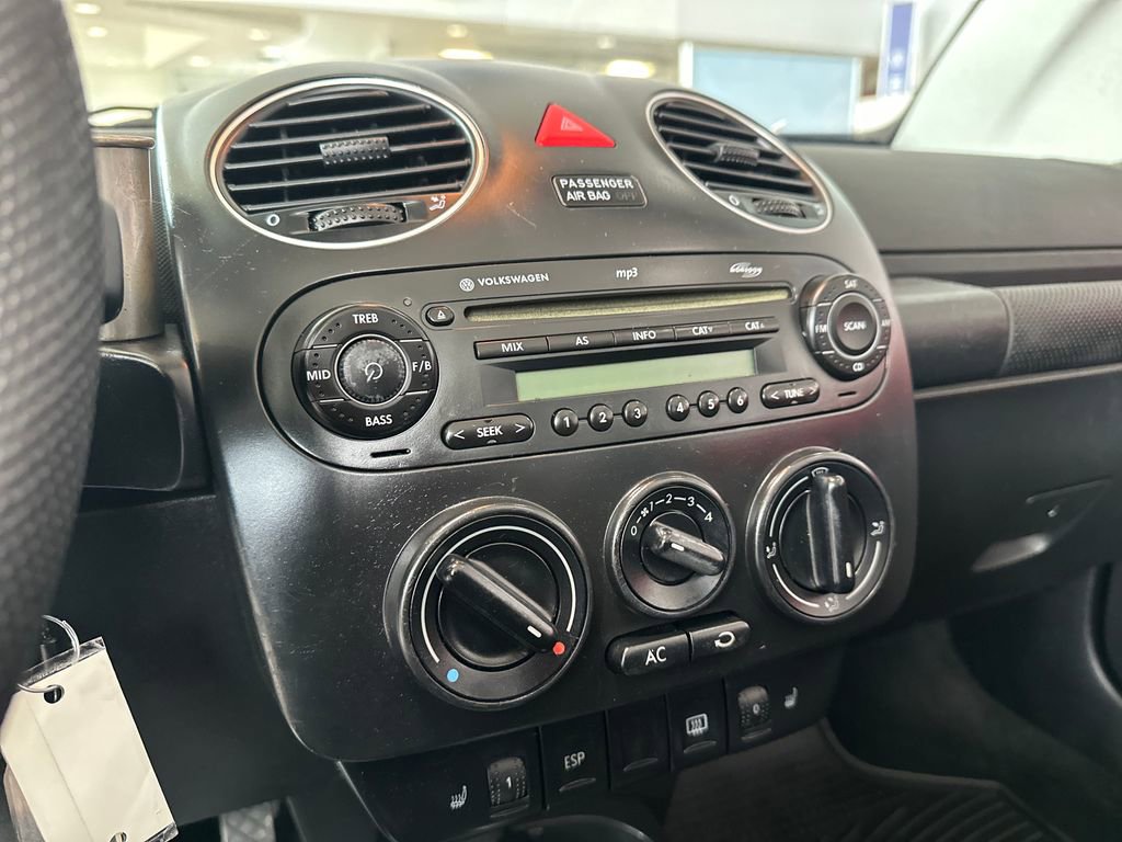 Used 2007 Volkswagen Beetle Convertible w/ Package 1 FWD image 8