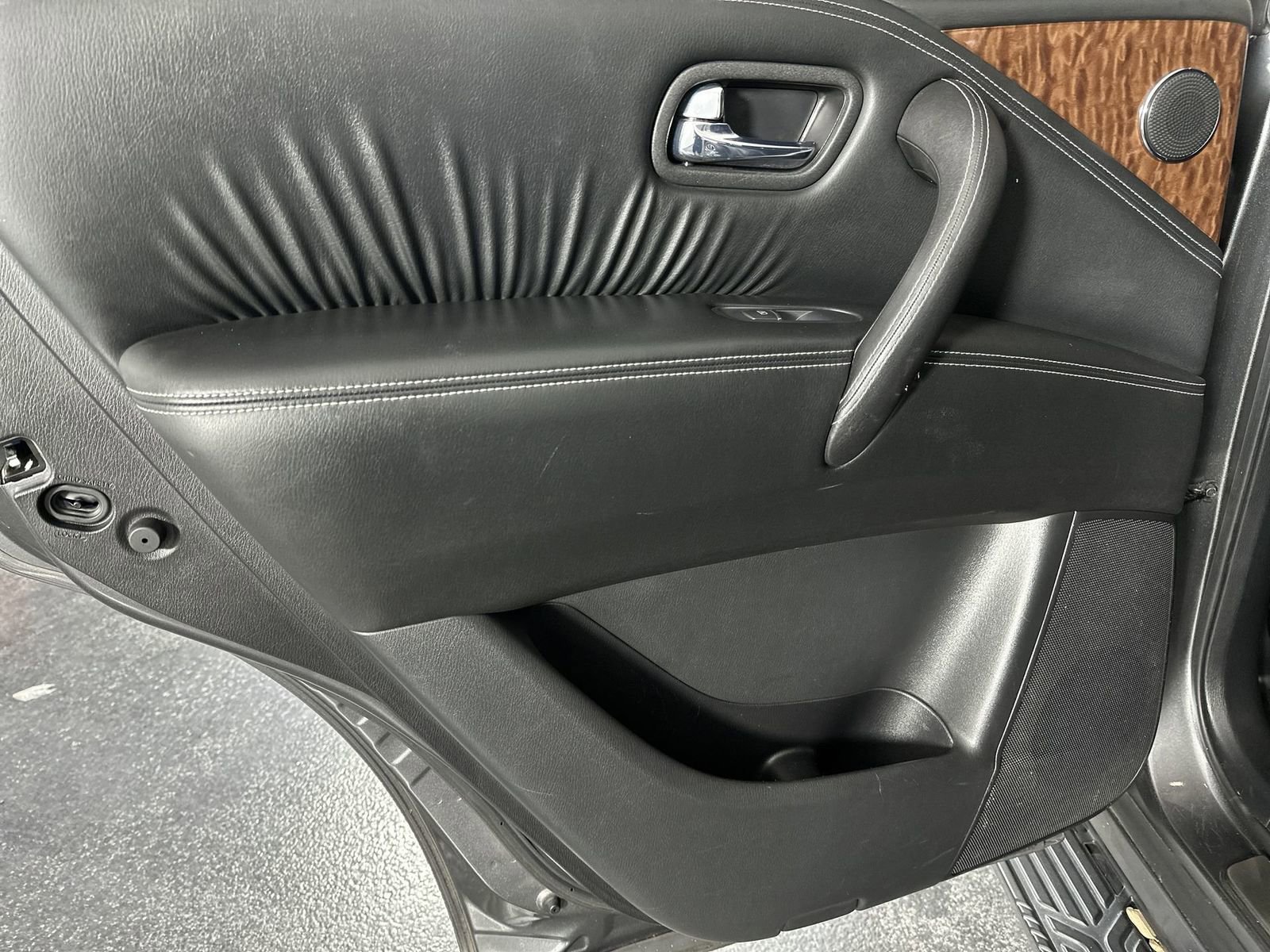 Used 2020 Nissan Armada SL image 33