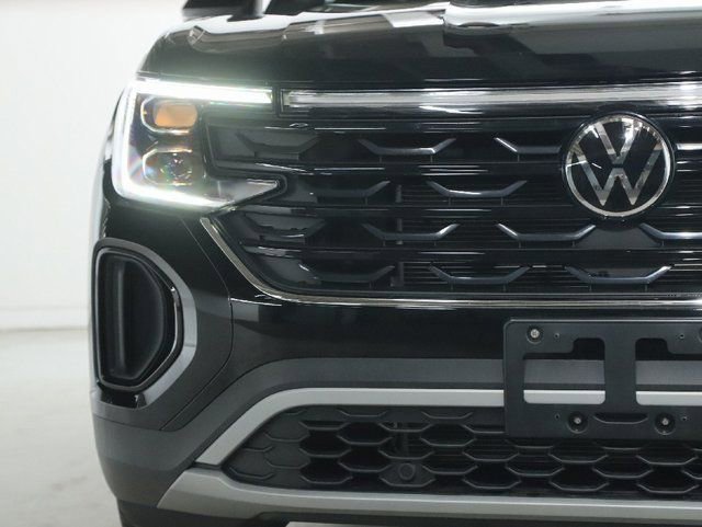 Used 2025 Volkswagen Atlas Cross Sport SE AWD/4WD image 6
