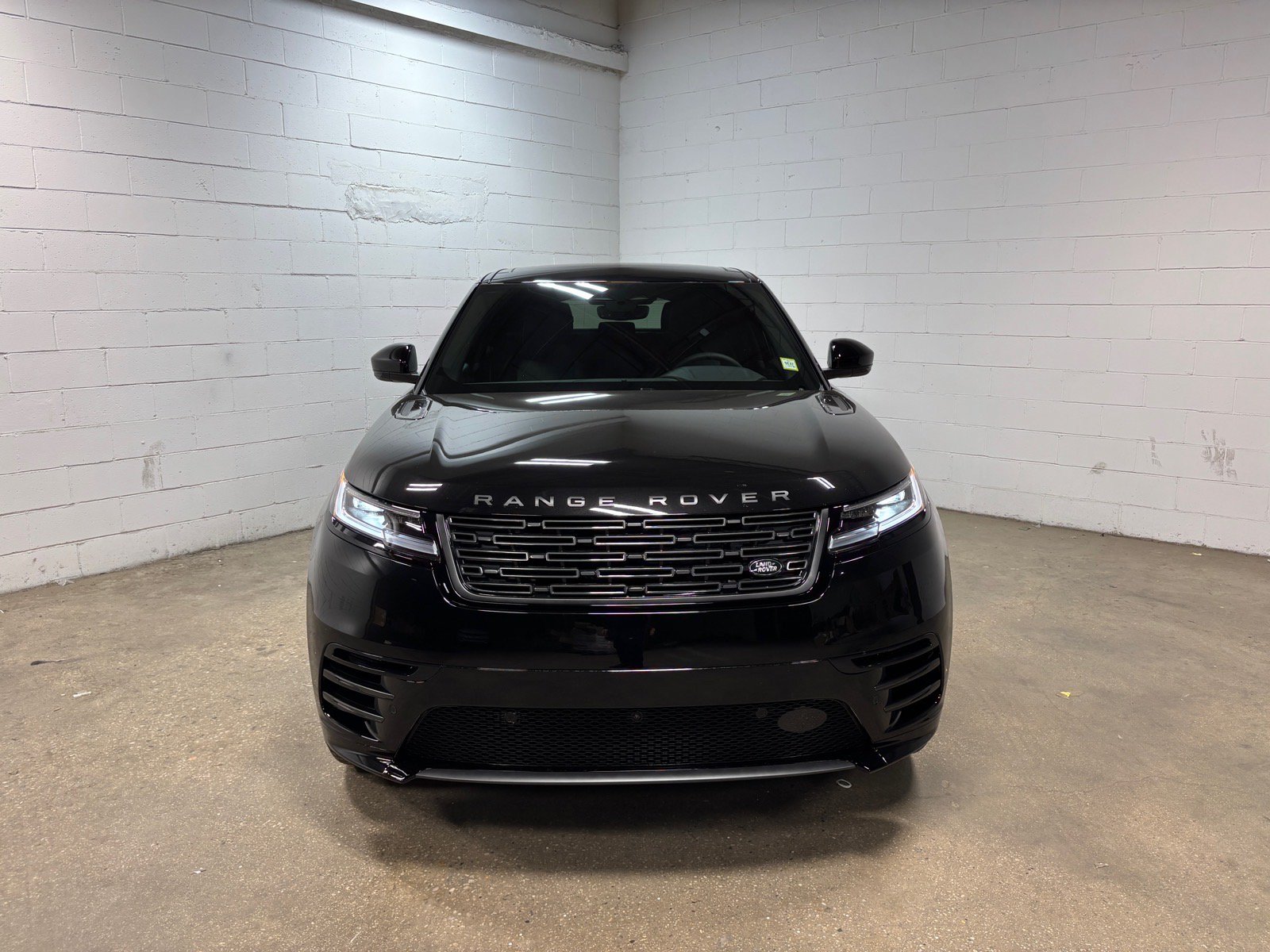 New 2026 Land Rover Range Rover Velar Dynamic SE AWD/4WD image 3
