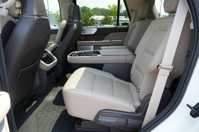 Used 2024 Lincoln Navigator Reserve AWD/4WD image 15