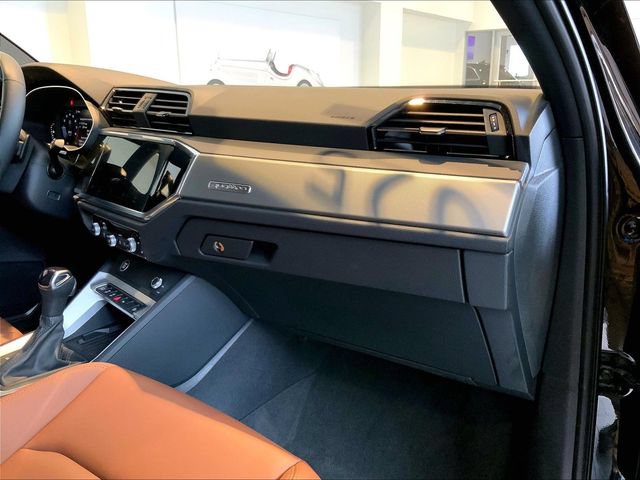 Certified 2025 Audi Q3 2.0T Premium w/ Convenience Package AWD/4WD image 21