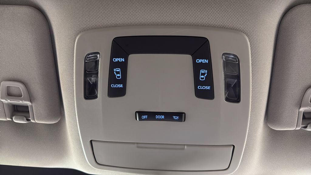 Used 2024 Toyota Sienna LE AWD/4WD image 34